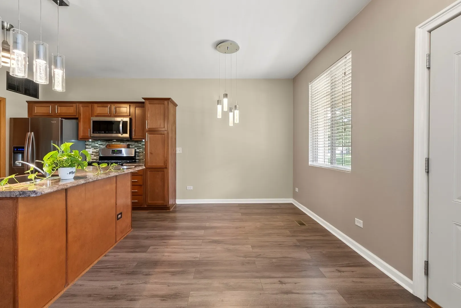 1565 Azalea Circle IL