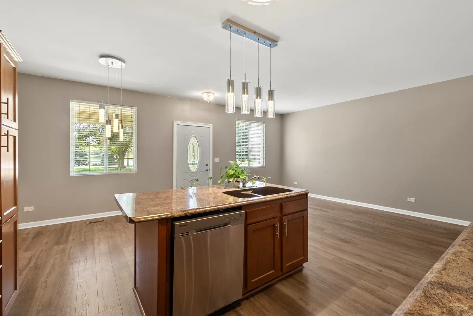 1565 Azalea Circle IL