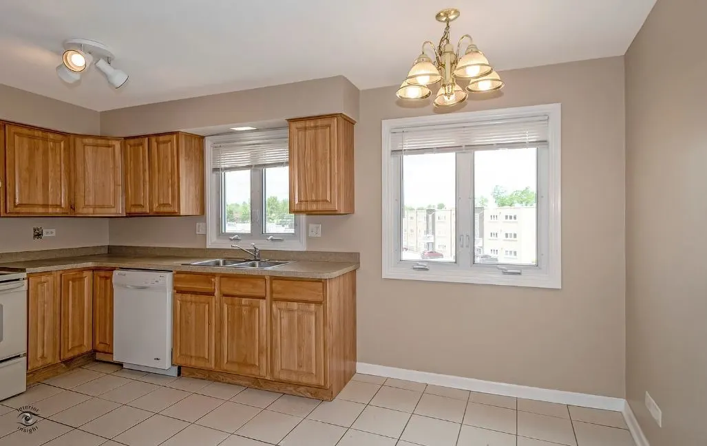 8616 W 95th Place 307 IL