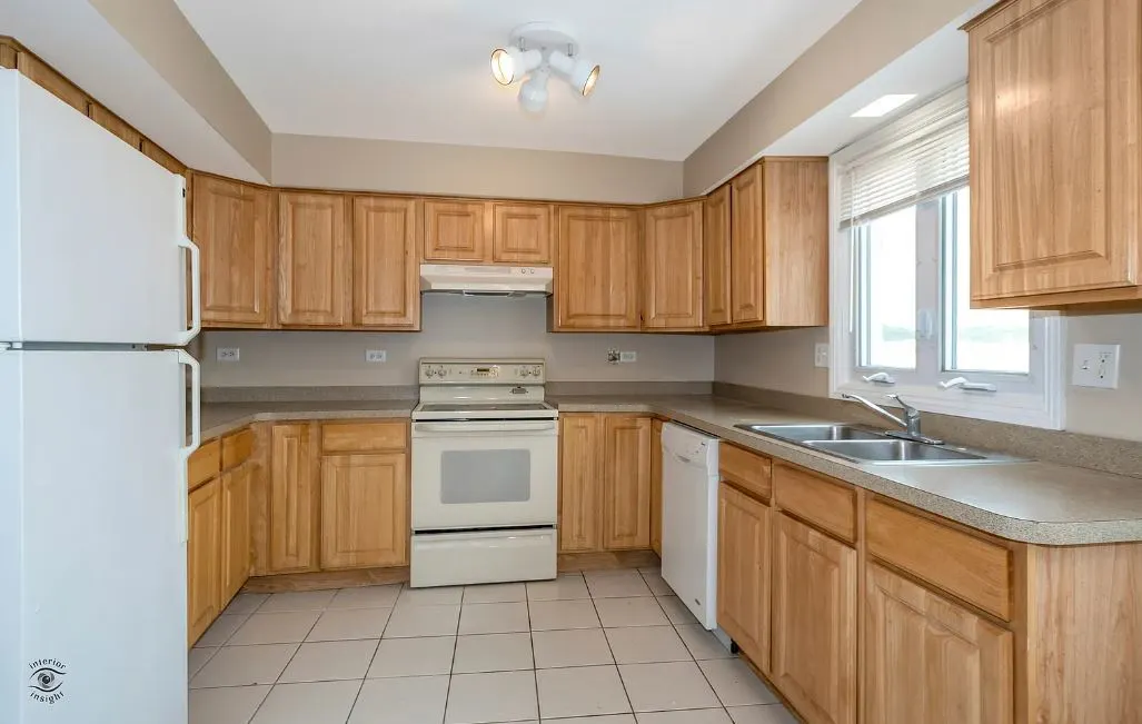 8616 W 95th Place 307 IL