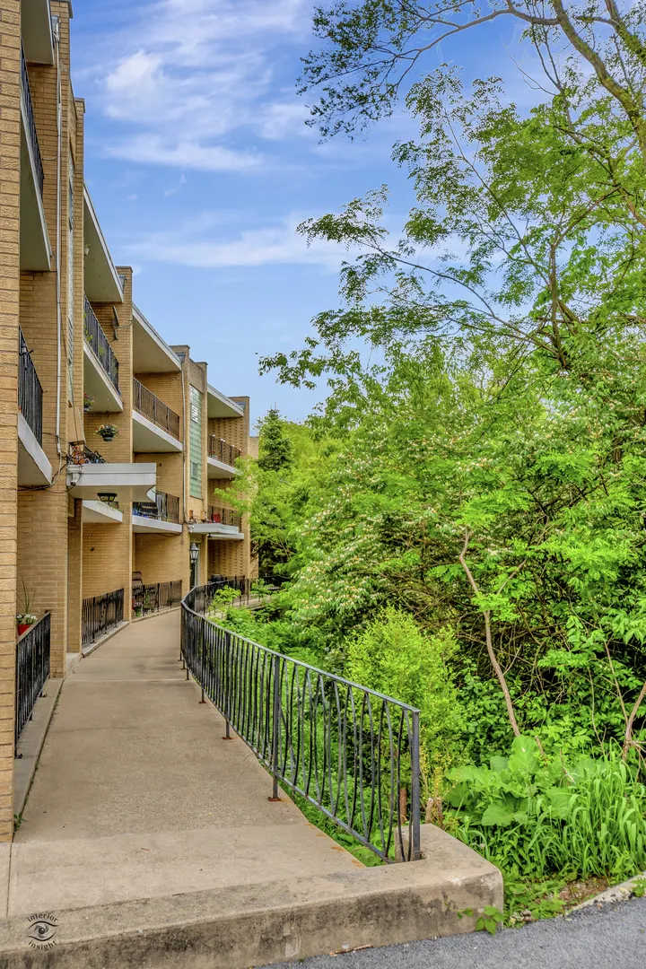 8616 W 95th Place 307 IL