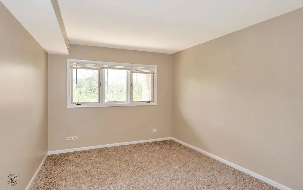 8616 W 95th Place 307 IL