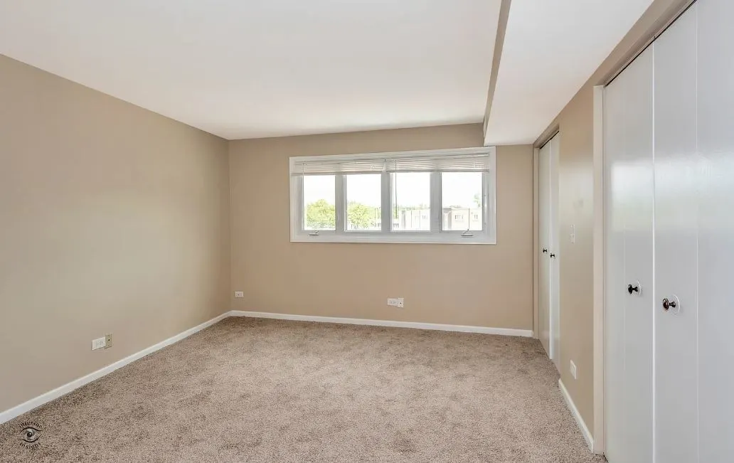 8616 W 95th Place 307 IL