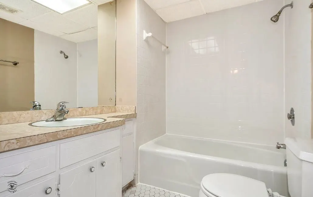 8616 W 95th Place 307 IL