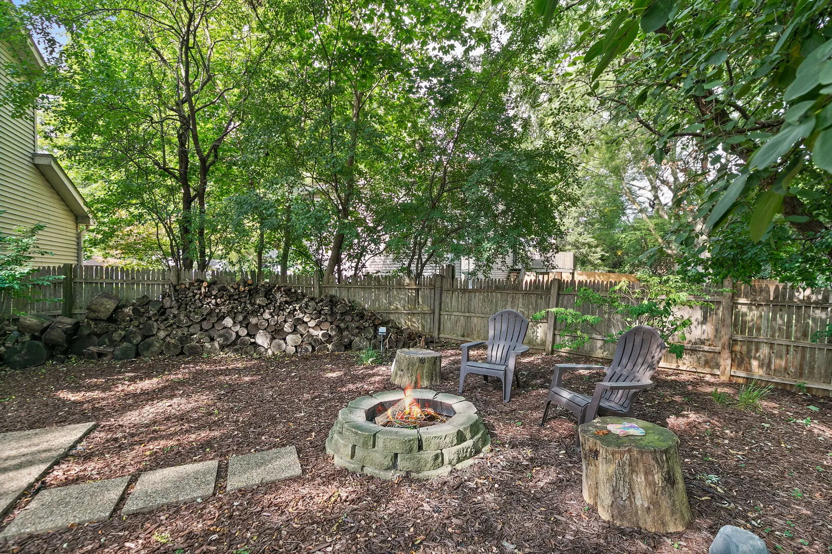 822 Woodbine Circle IL