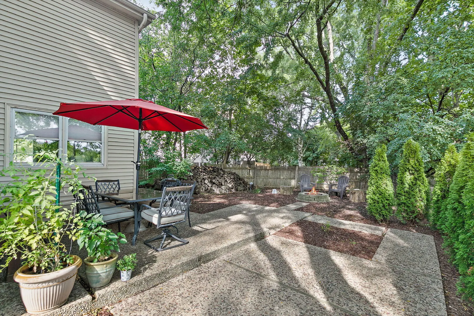 822 Woodbine Circle IL