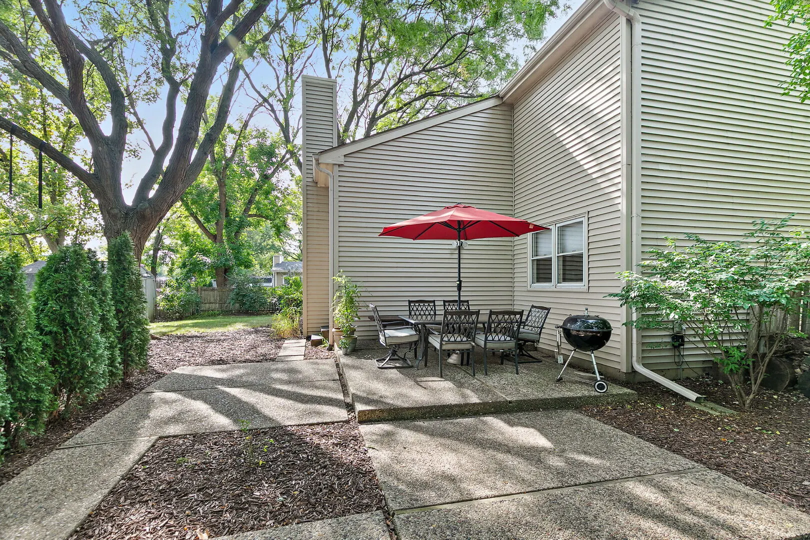 822 Woodbine Circle IL