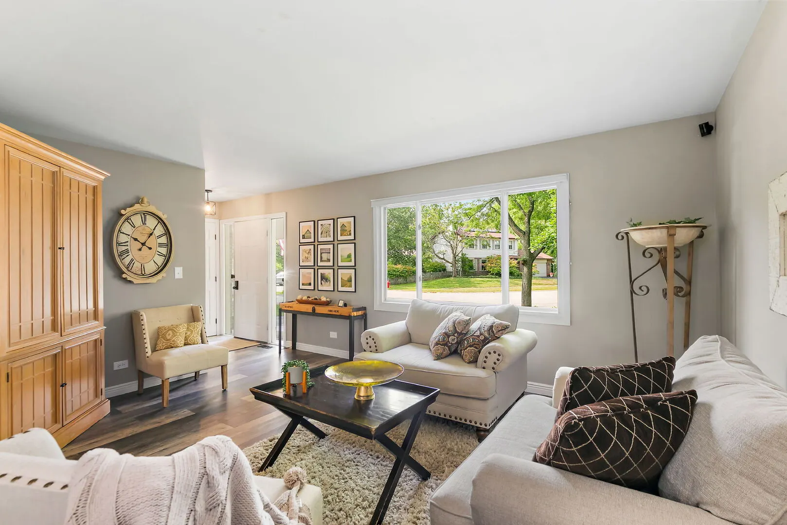 822 Woodbine Circle IL