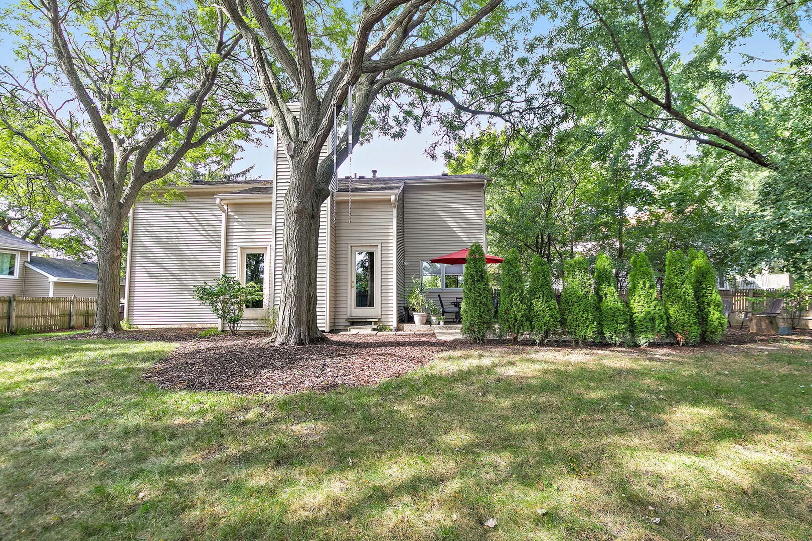 822 Woodbine Circle IL