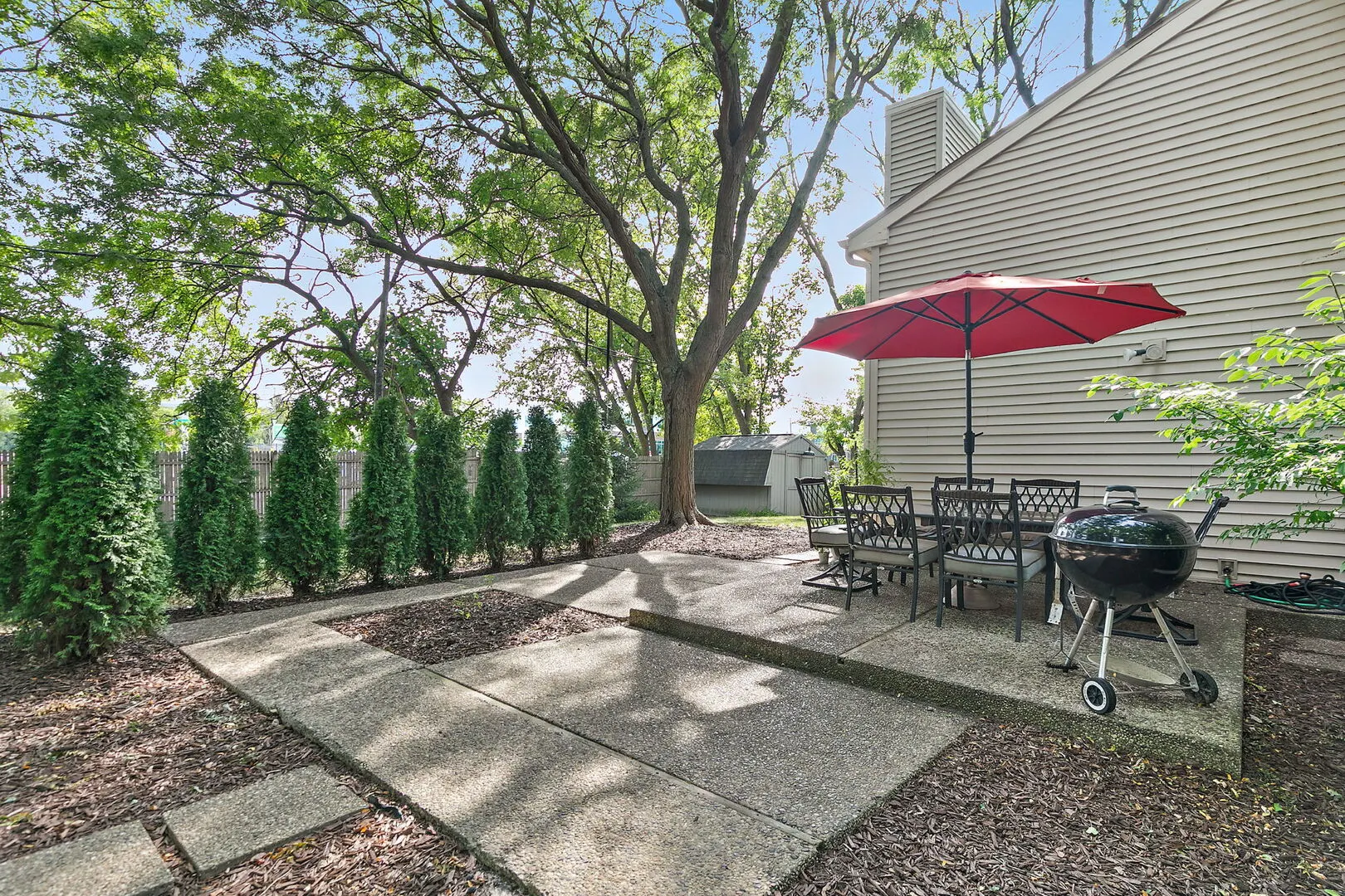 822 Woodbine Circle IL