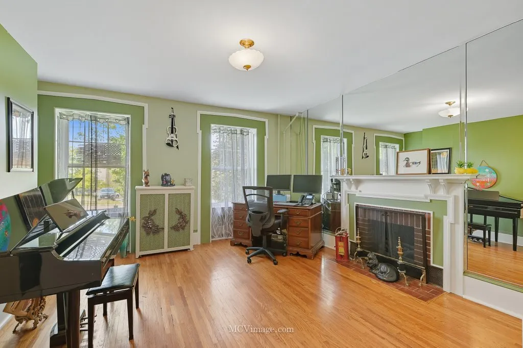 814 S Washington Street IL