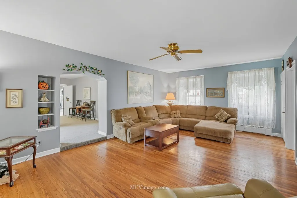 814 S Washington Street IL