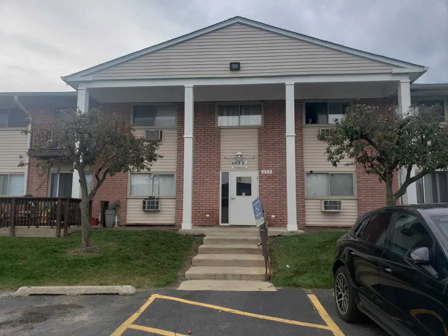693 E Fullerton Avenue 206 IL