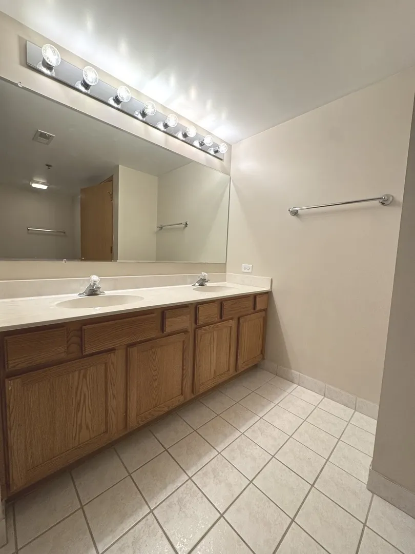1200 S PROSPECT Avenue 303 IL