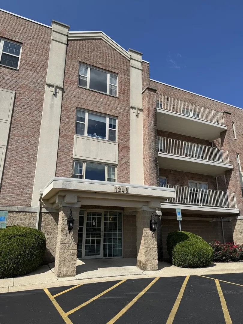 1200 S PROSPECT Avenue 303 IL