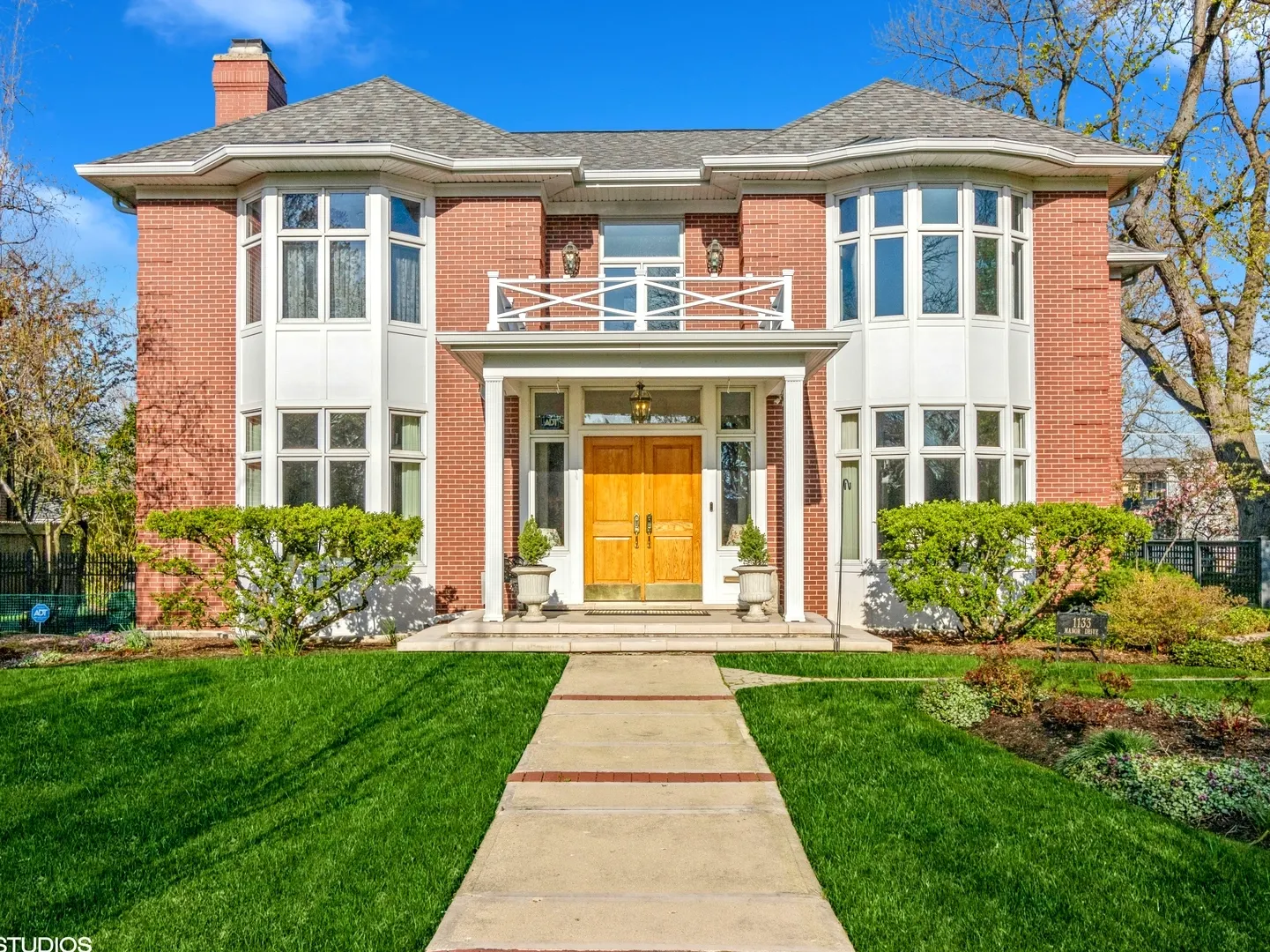 1133 Manor Drive IL