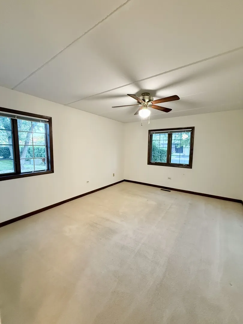 222 Stanhope Drive B IL