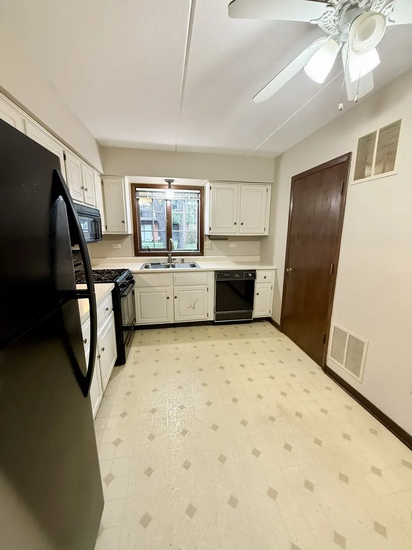 222 Stanhope Drive B IL