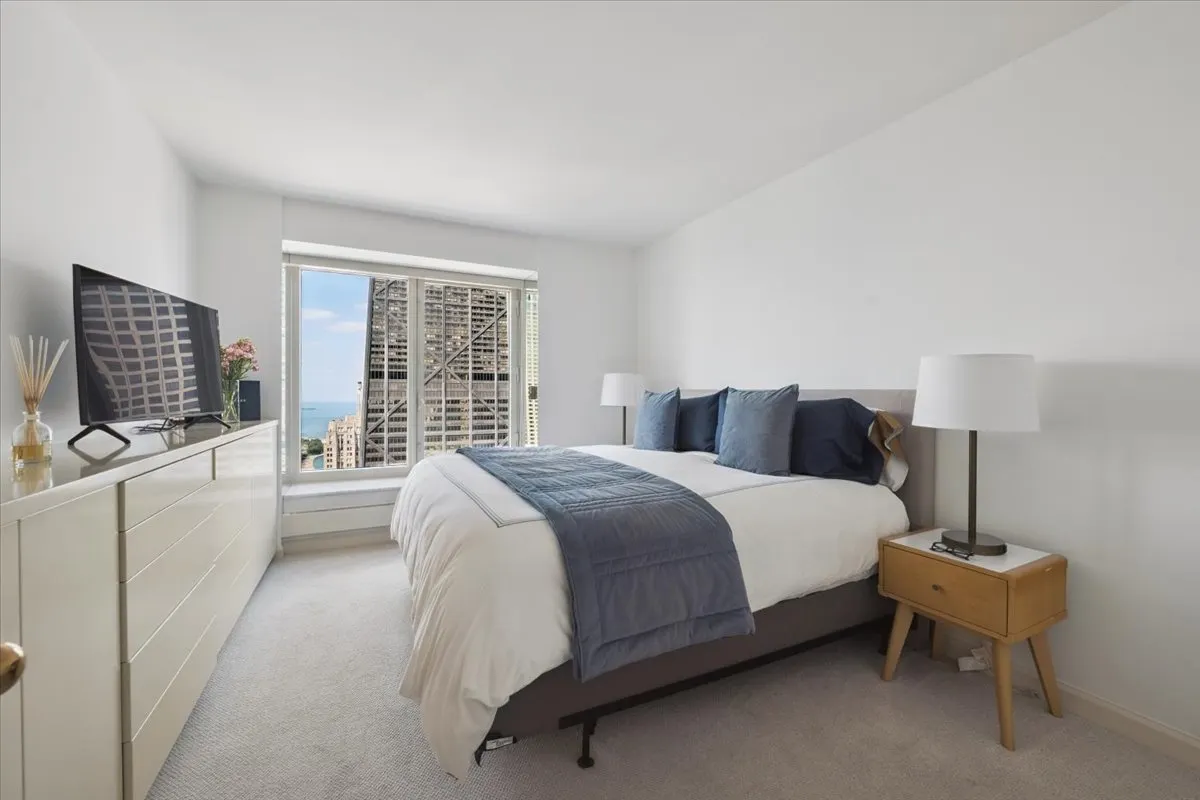 161 E Chicago Avenue 43G IL