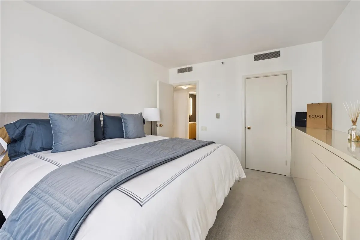 161 E Chicago Avenue 43G IL