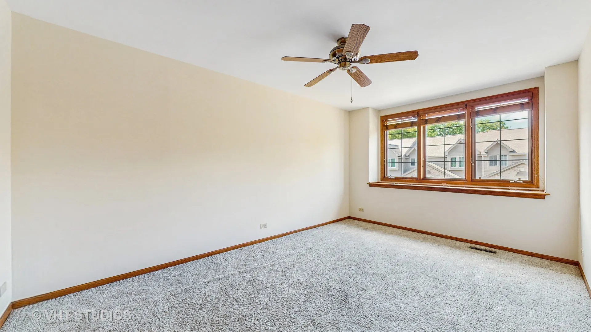 542 Silver Aspen Circle IL