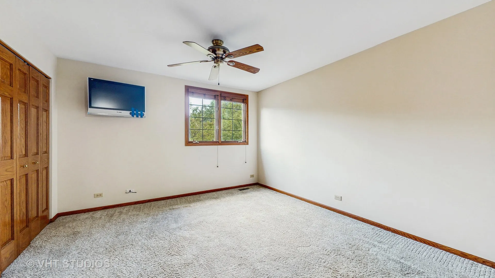 542 Silver Aspen Circle IL