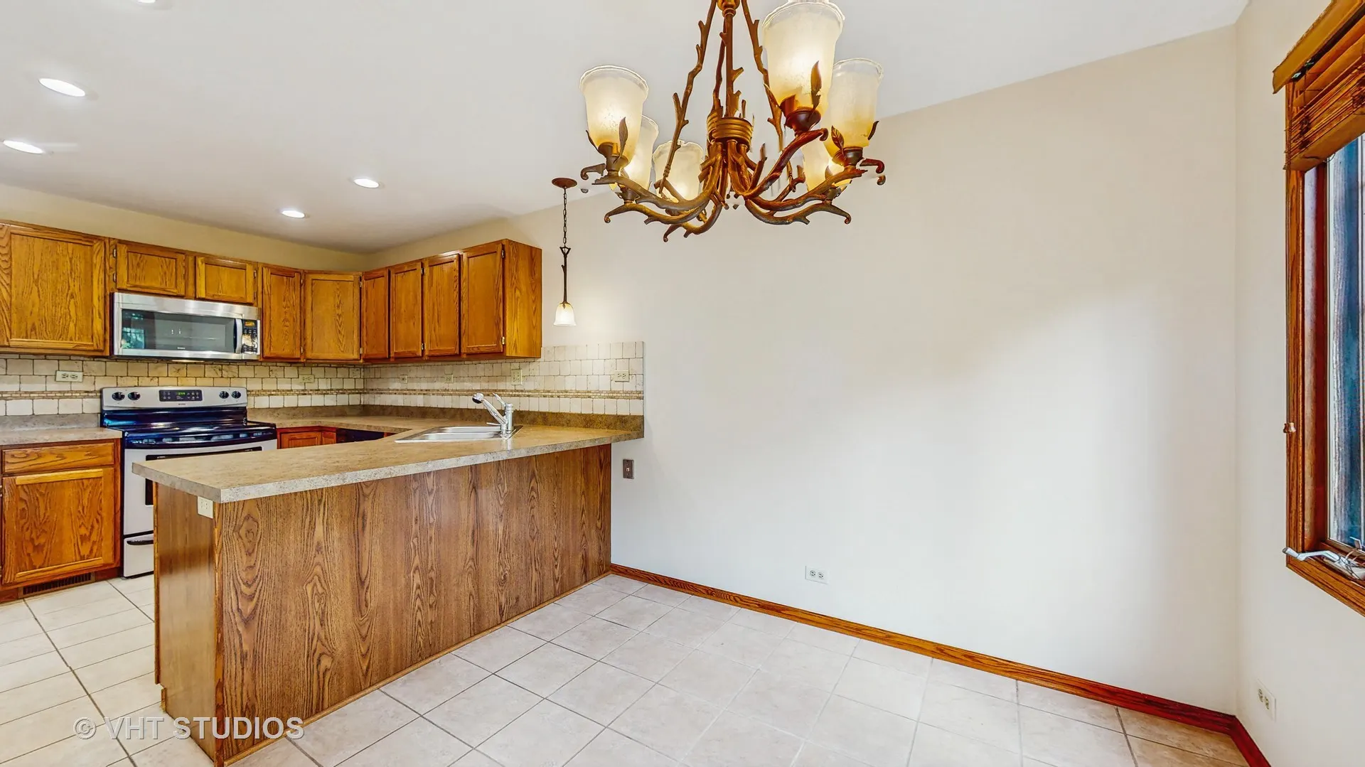 542 Silver Aspen Circle IL