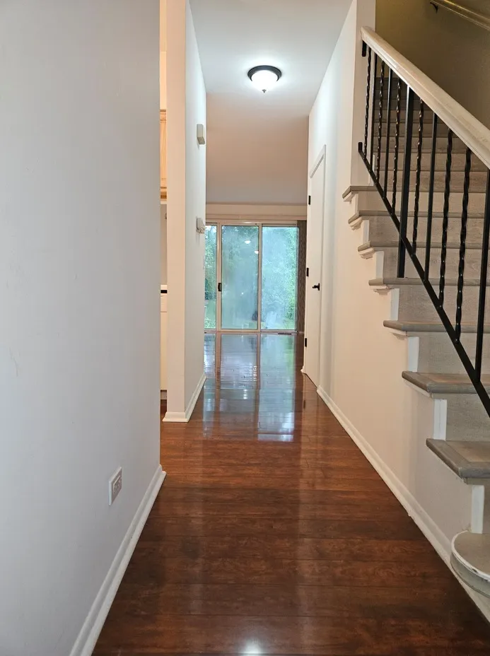 519 WOODCREST Drive IL