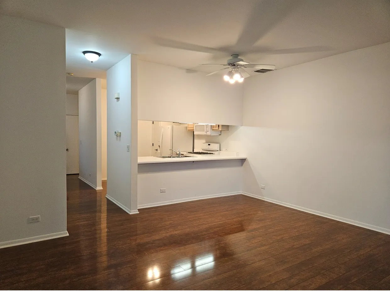 519 WOODCREST Drive IL