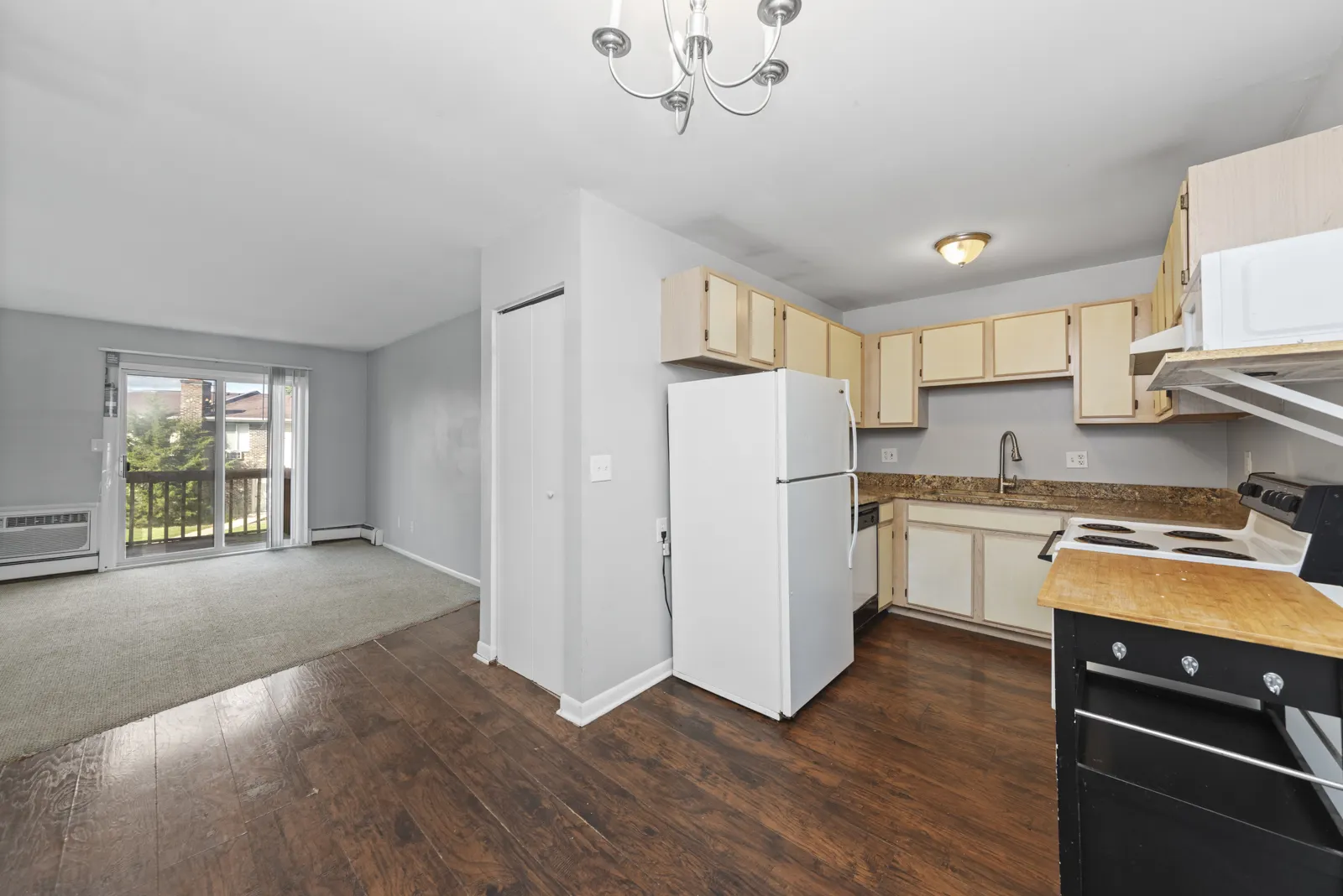 2400 Light Road 212 IL