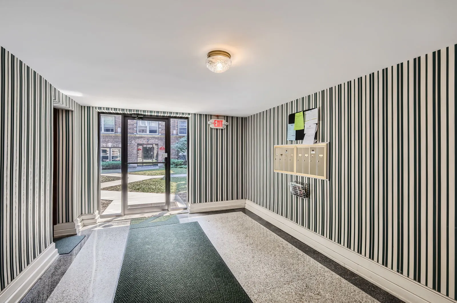 28 S 6th Avenue 1D IL
