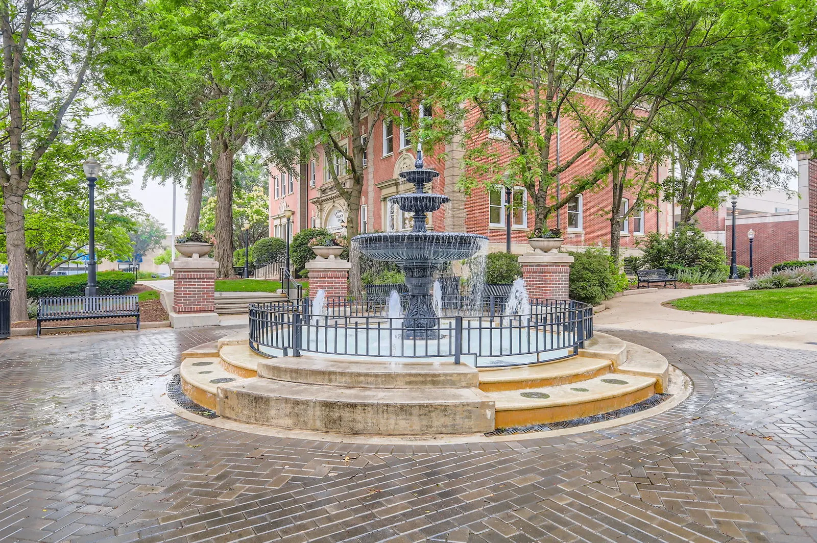 28 S 6th Avenue 1D IL