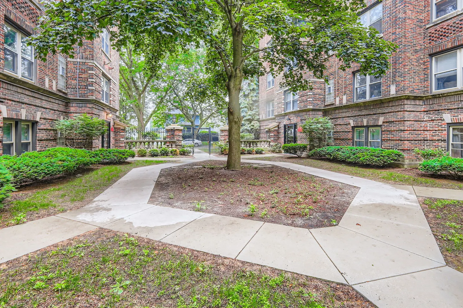 28 S 6th Avenue 1D IL