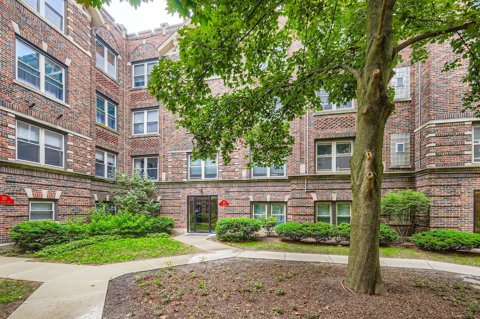 28 S 6th Avenue 1D IL