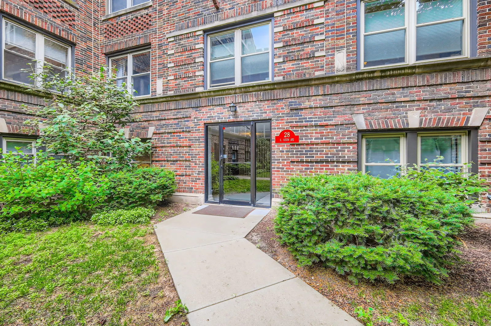 28 S 6th Avenue 1D IL