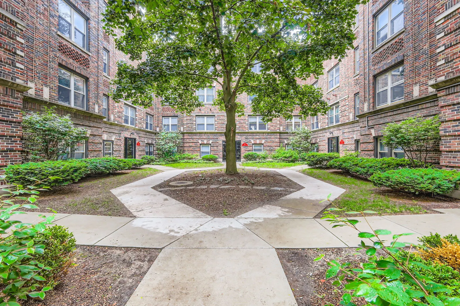 28 S 6th Avenue 1D IL