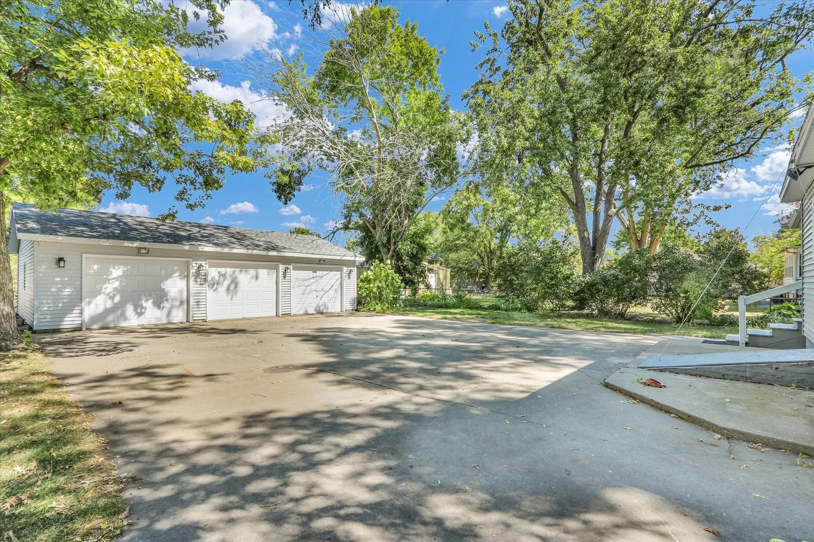 102 E Warren Street IL