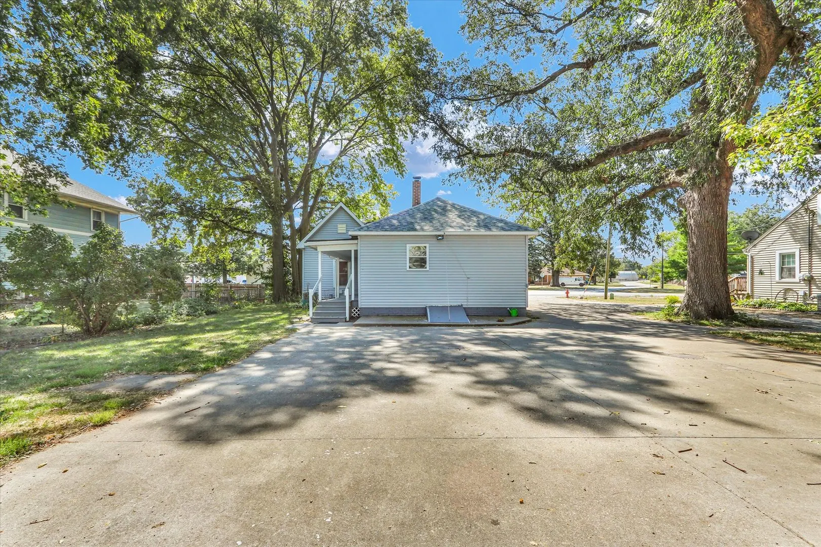 102 E Warren Street IL