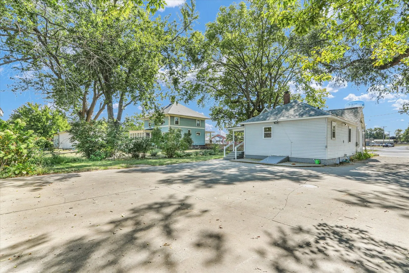102 E Warren Street IL