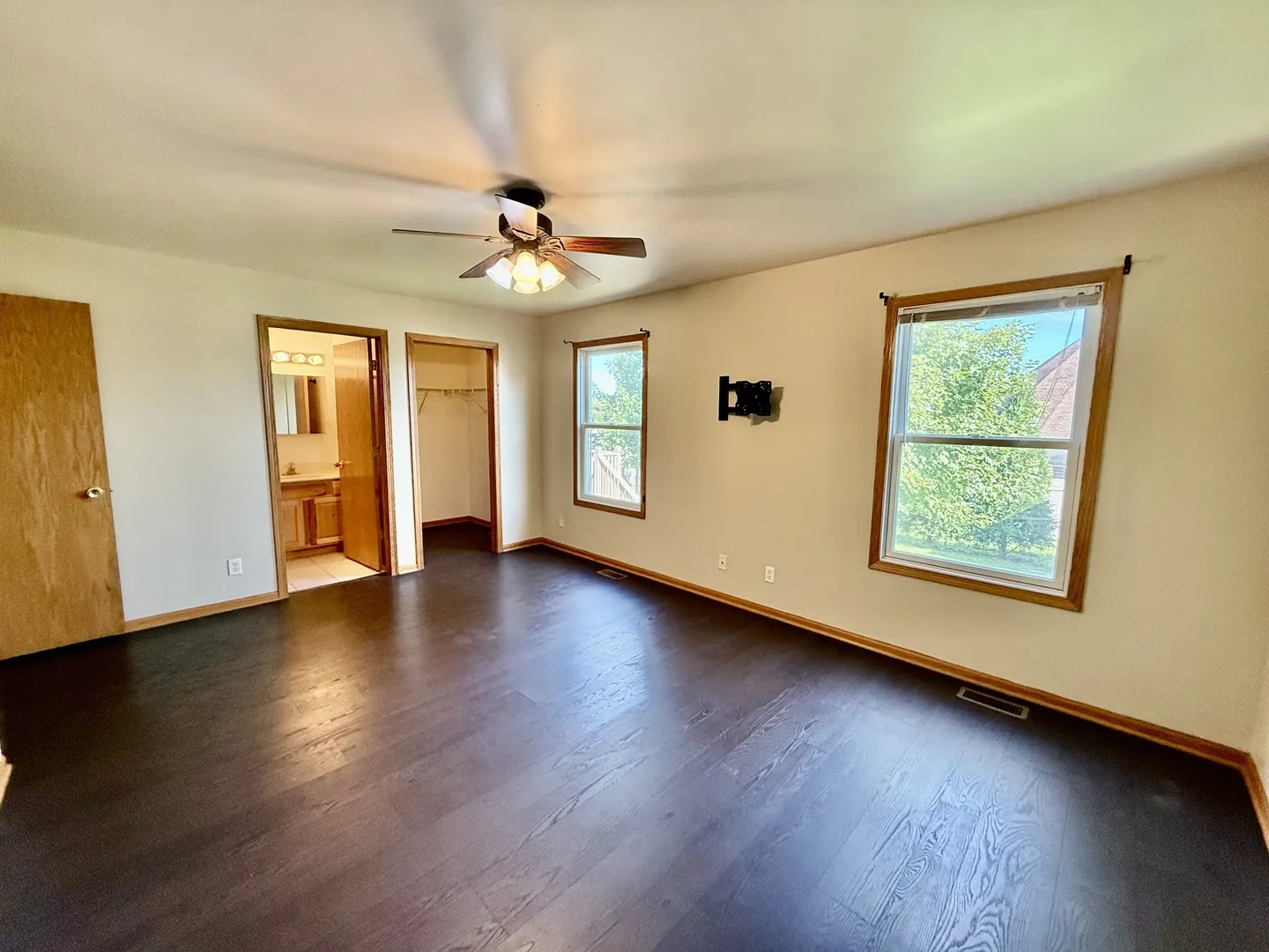 317 Plymouth Court IL