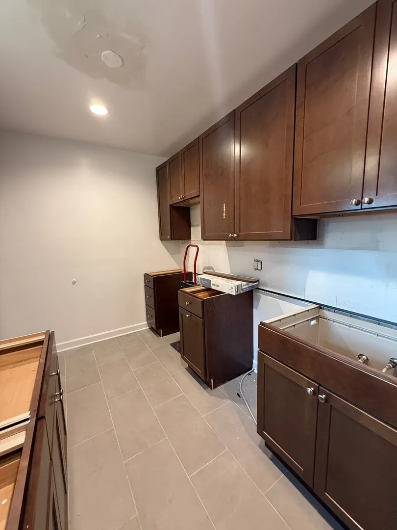 2300 W Sunnyside Avenue 3E IL