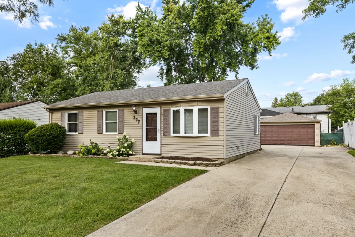 207 Hampdon Court IL