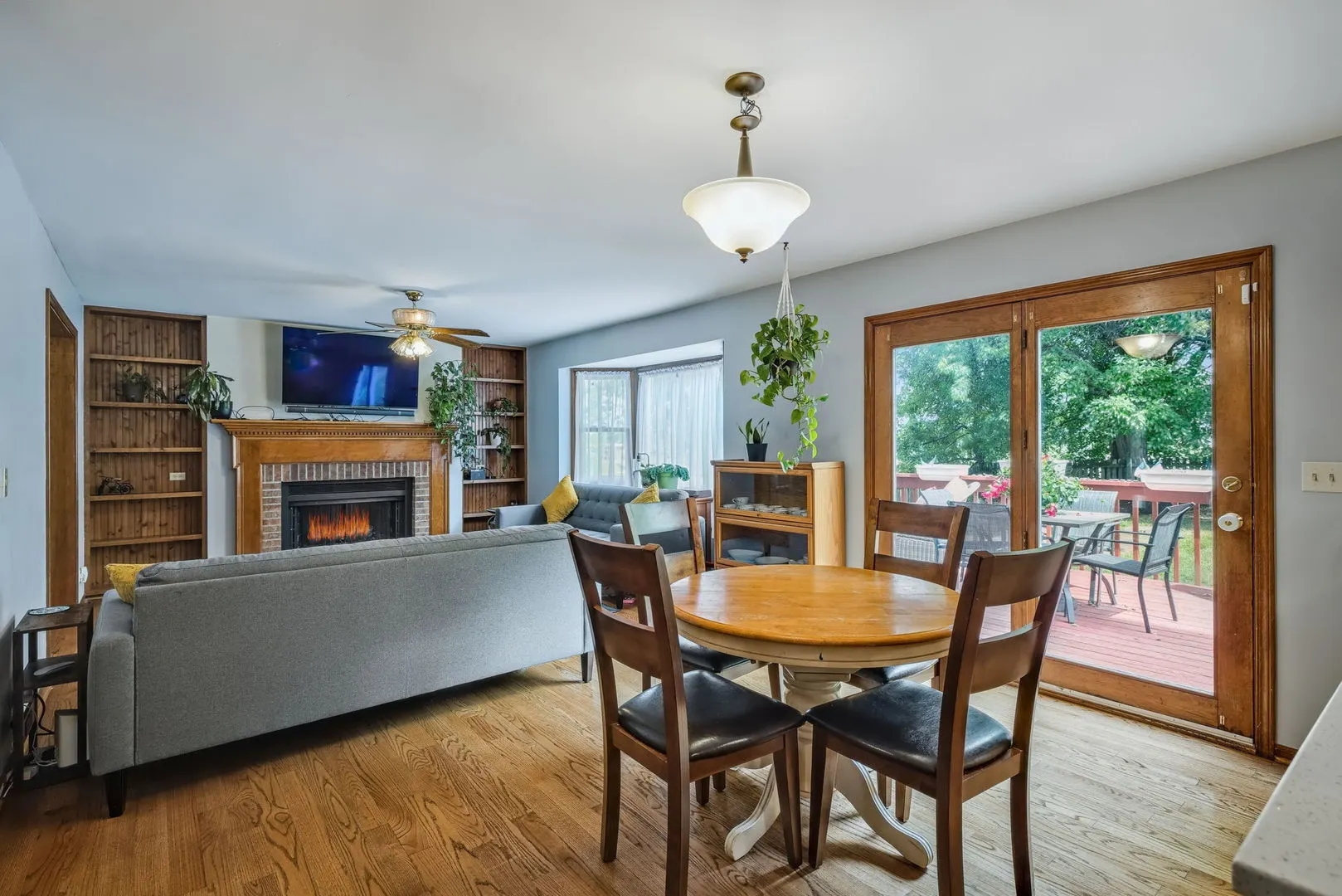 2483 Lakeside Drive IL