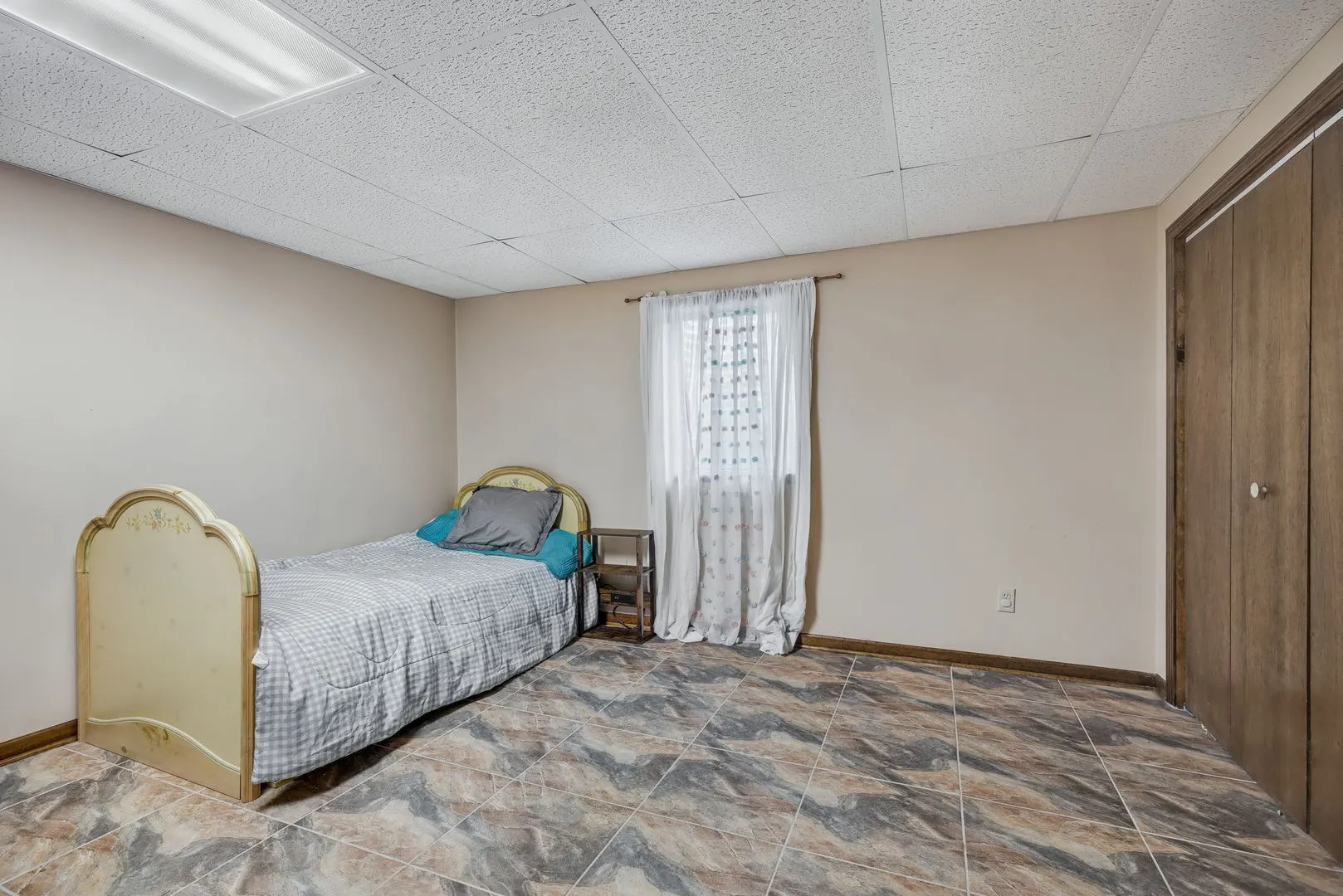 2483 Lakeside Drive IL