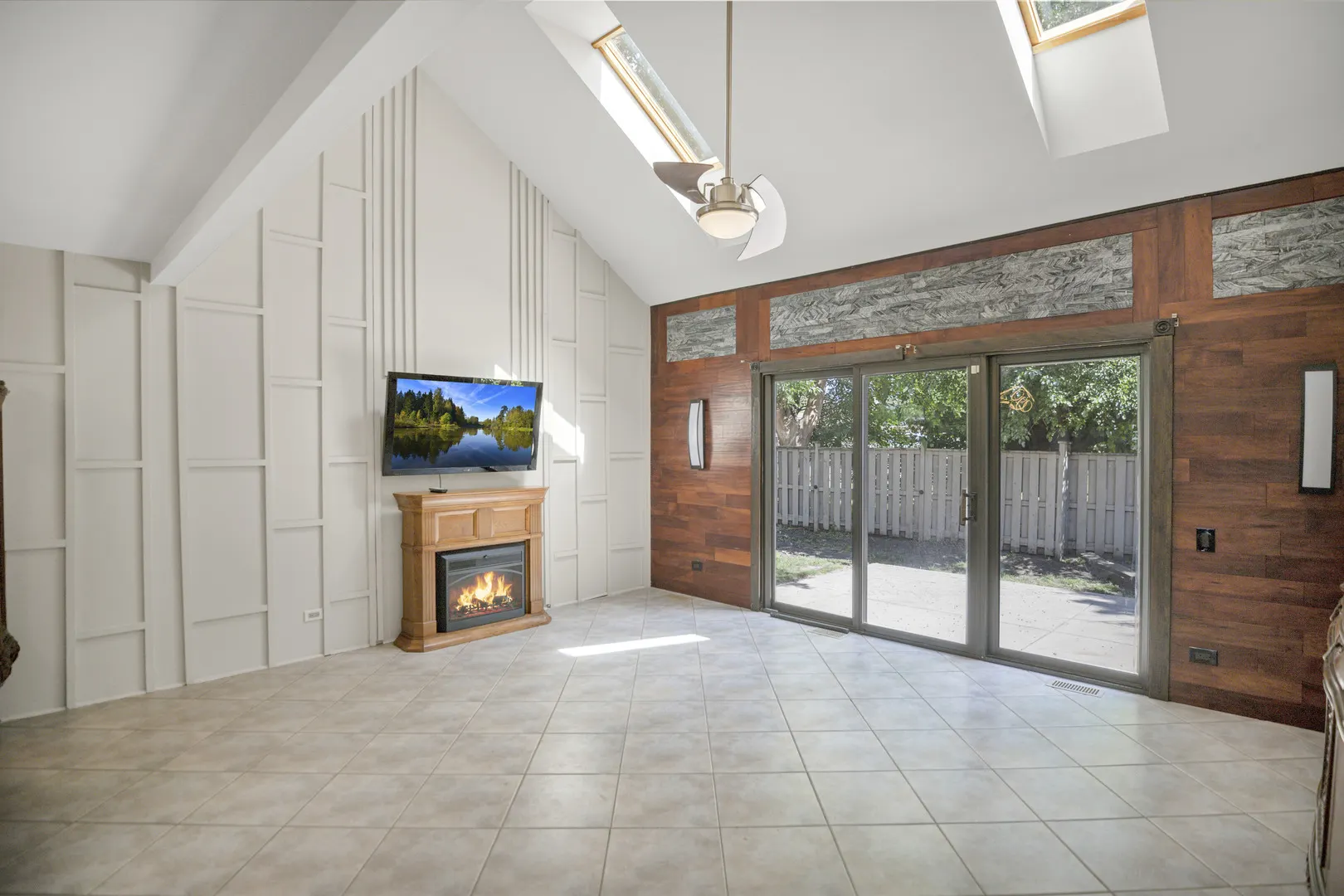 117 Oneida Court IL