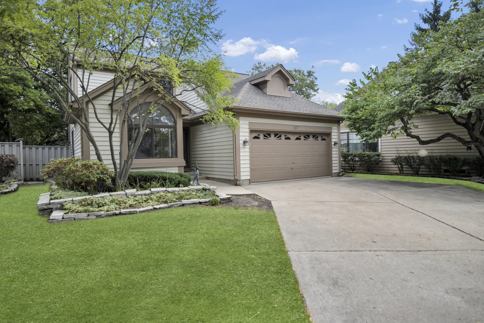 117 Oneida Court IL