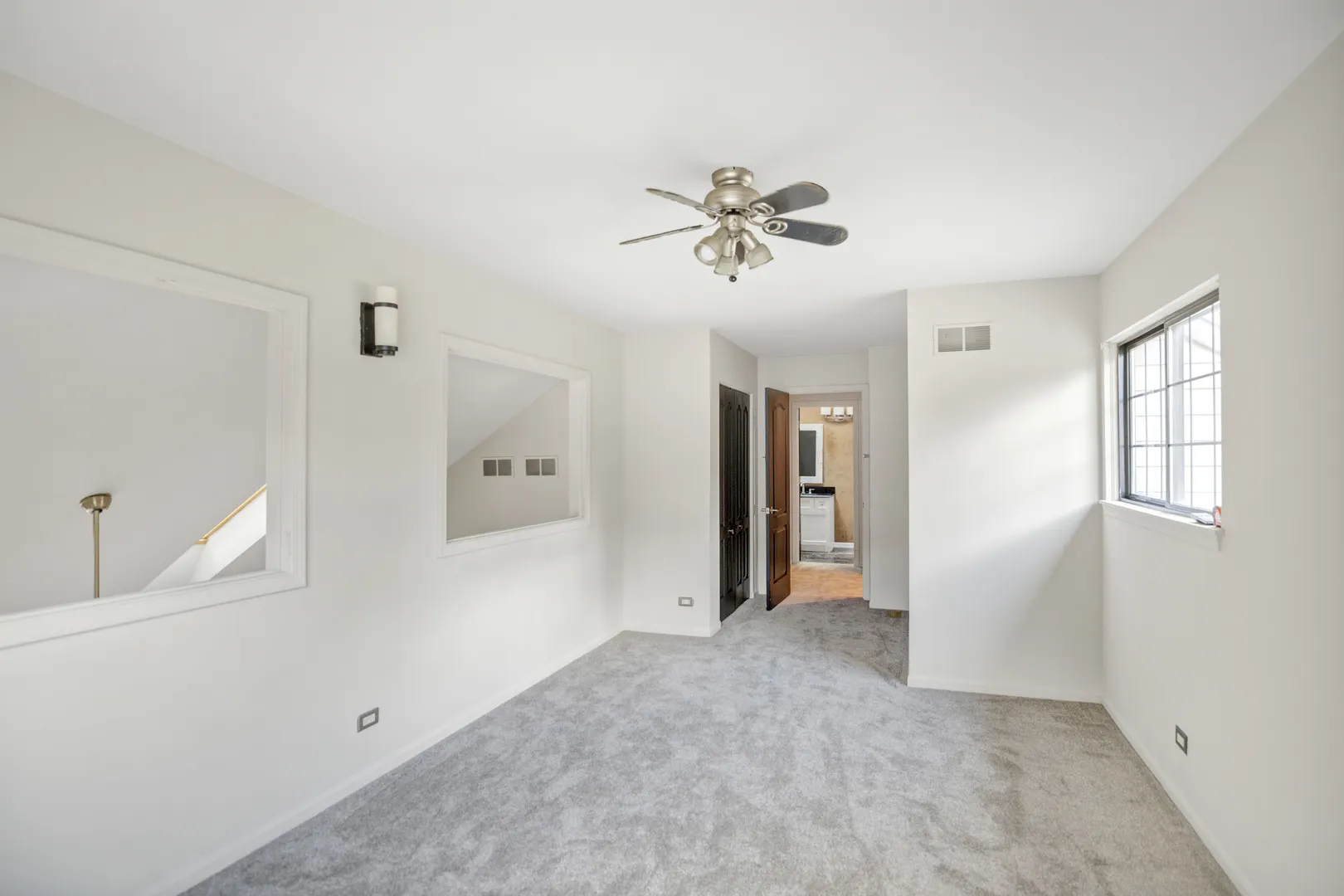 117 Oneida Court IL