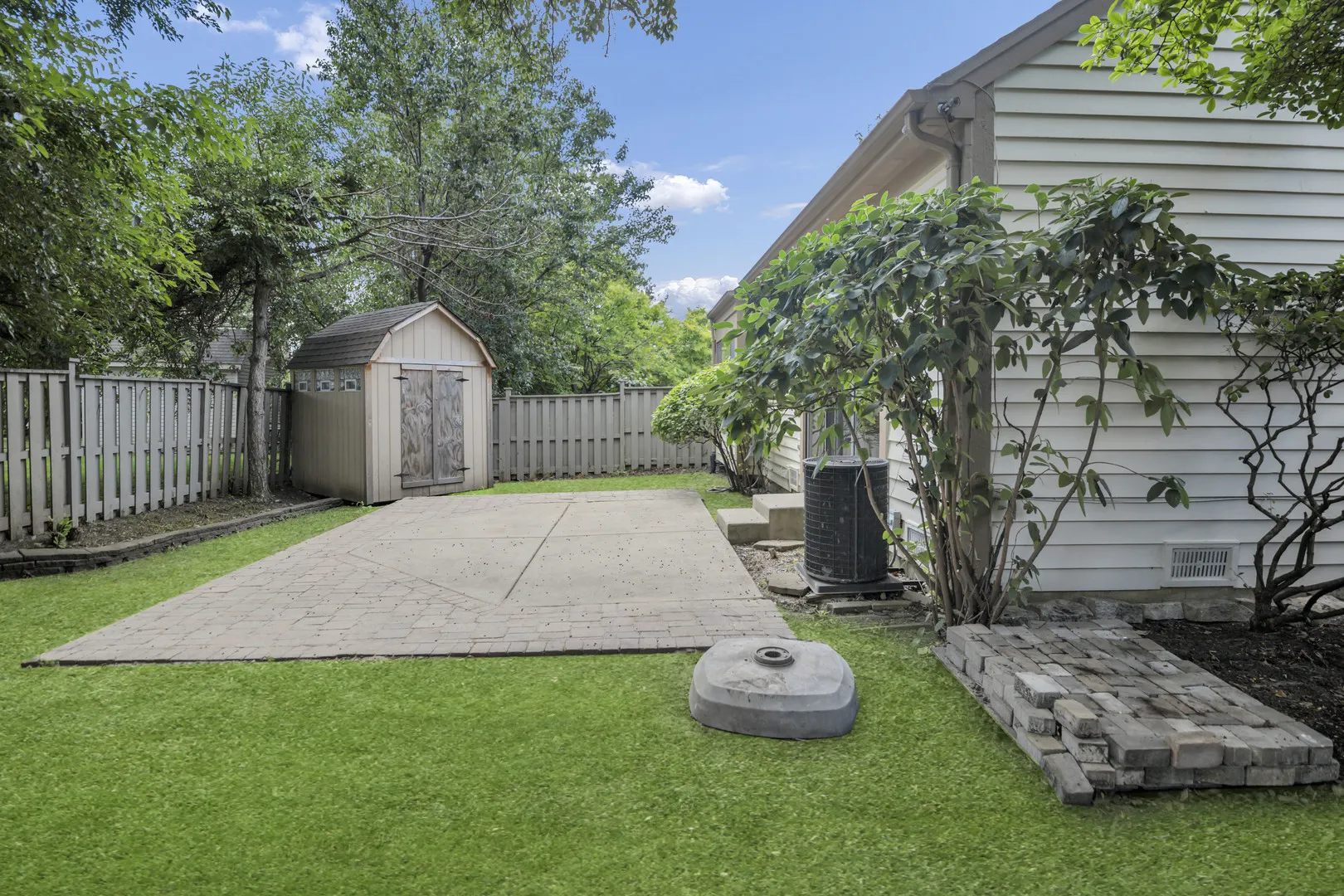 117 Oneida Court IL