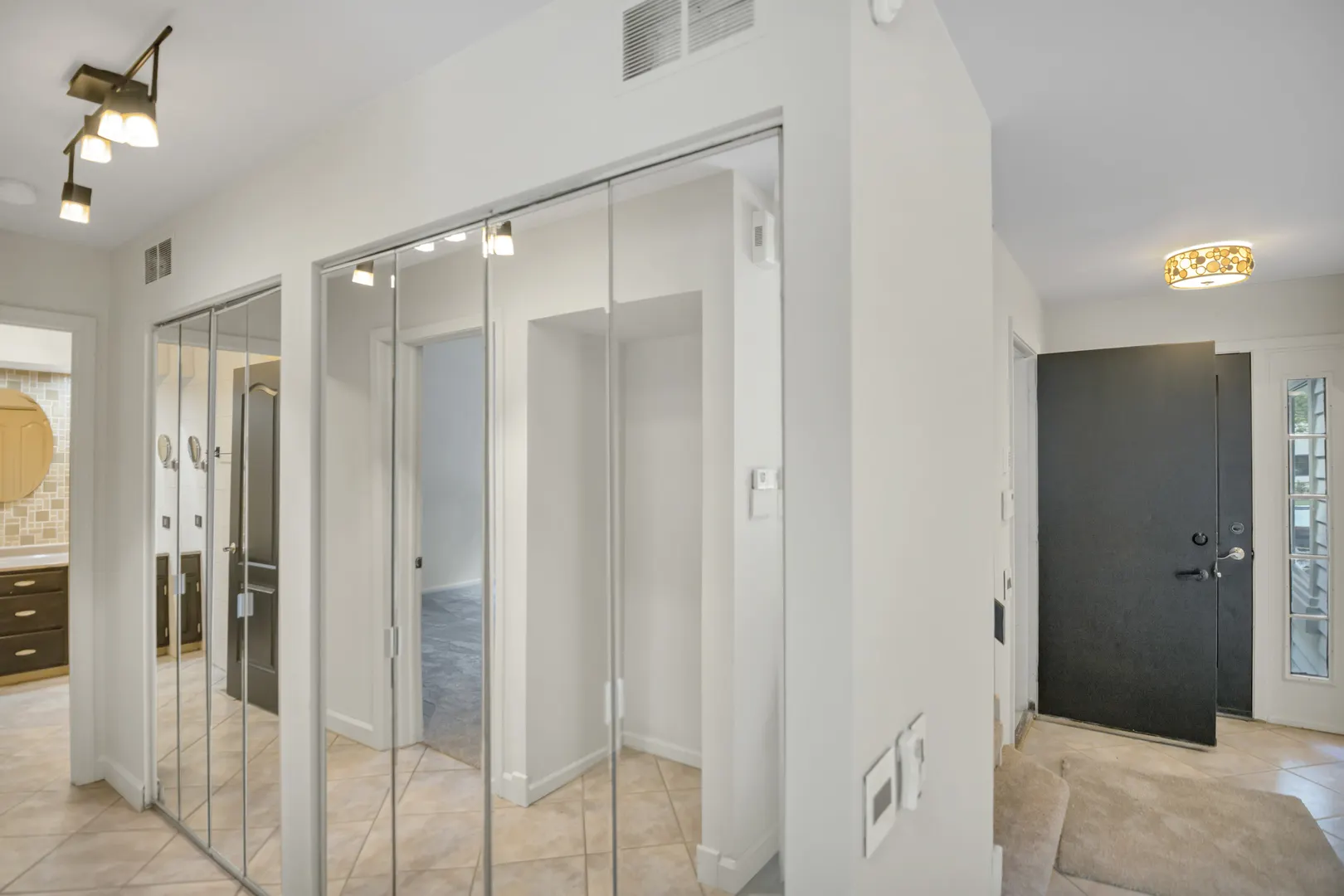 117 Oneida Court IL
