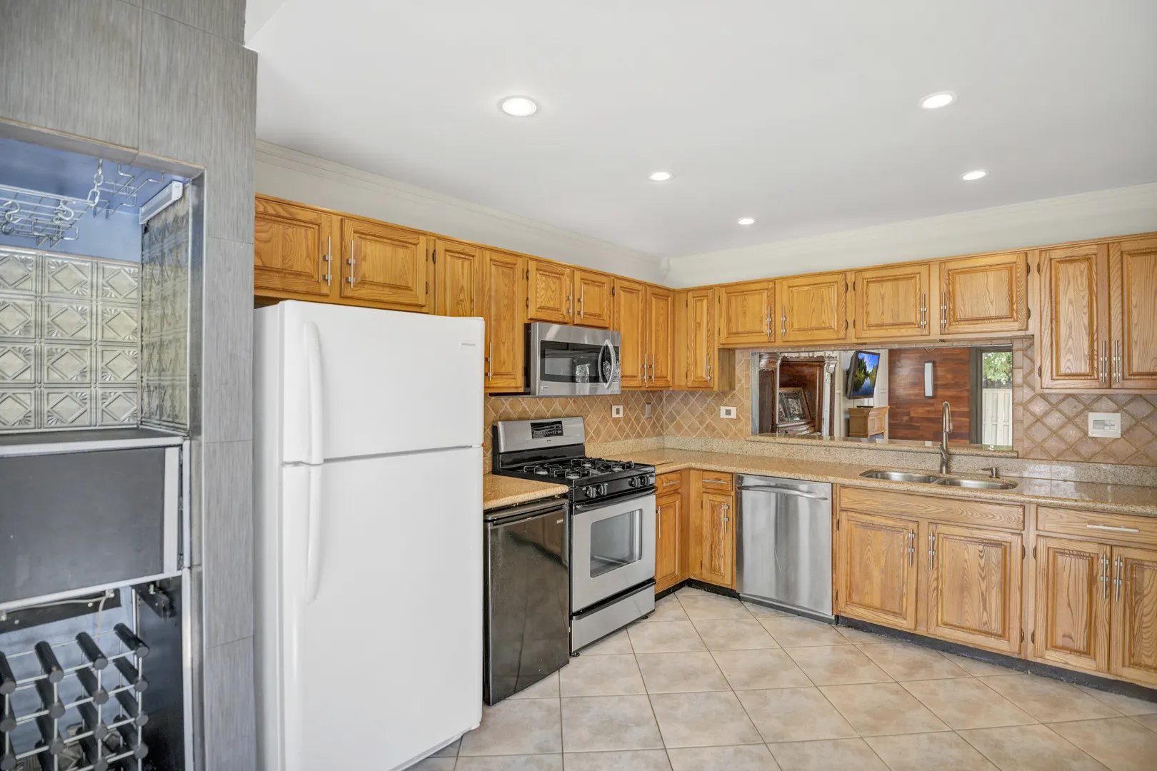 117 Oneida Court IL
